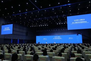 李强出席2024世界人工智能大会暨人工智能全球治理高级别会议开幕式并致辞